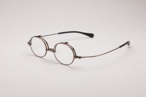 ホビーグラススリム オーバル ブラウンマット 1.8倍