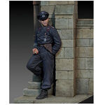 ［RM794］1/35 WWII ドイツ戦車兵 壁にもたれる戦車兵