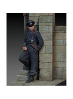 ［RM794］1/35 WWII ドイツ戦車兵 壁にもたれる戦車兵