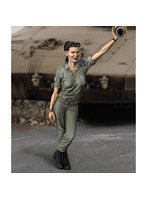 ［RM848］1/35 現用 イスラエル IDF 戦車を背景にポーズを取るIDF女性兵士