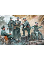 マスターボックス MB35211 1/35 独・前線連絡・野戦憲兵2体＆将官3体＆子犬付き